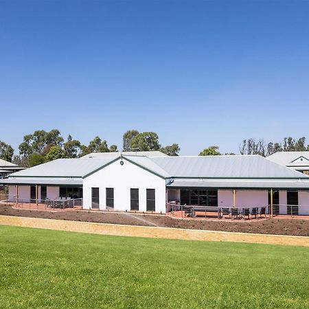 야랴원가 물와라 골프 클럽 리조트 야라웡가 외부 사진 The new hospital at Wagga Wagga