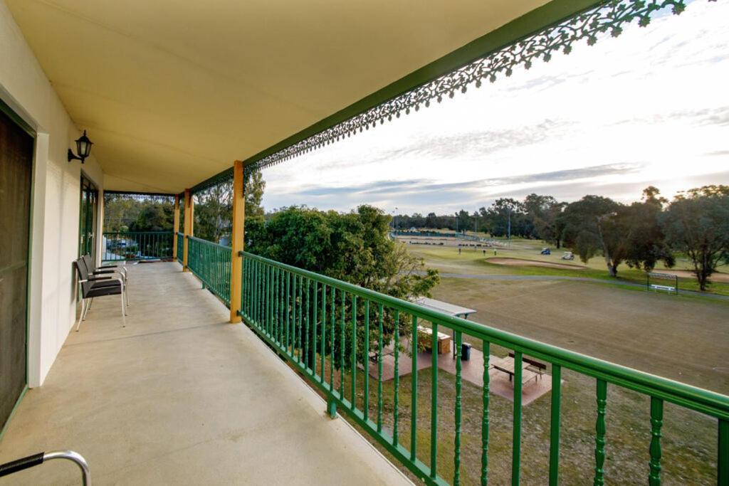 야랴원가 물와라 골프 클럽 리조트 야라웡가 외부 사진 A balcony at the Adelaide Oval