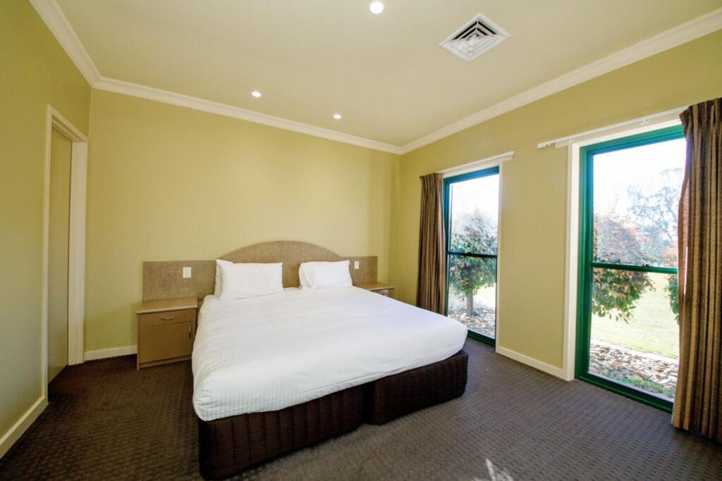 야랴원가 물와라 골프 클럽 리조트 야라웡가 외부 사진 A typical bedroom at the hotel