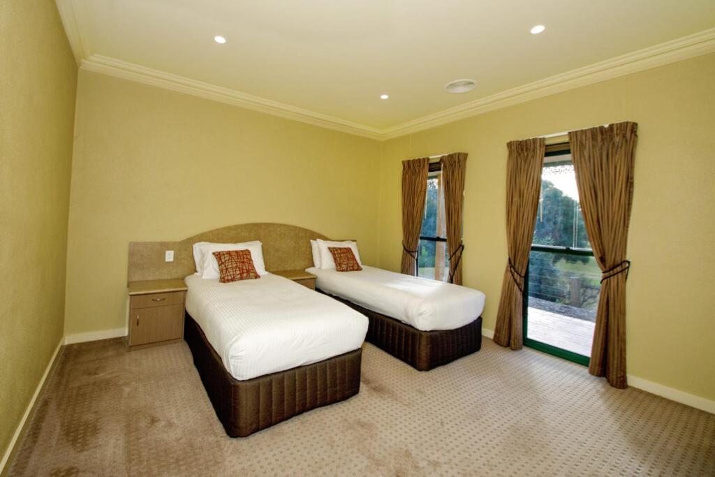 야랴원가 물와라 골프 클럽 리조트 야라웡가 외부 사진 A bedroom at the hotel