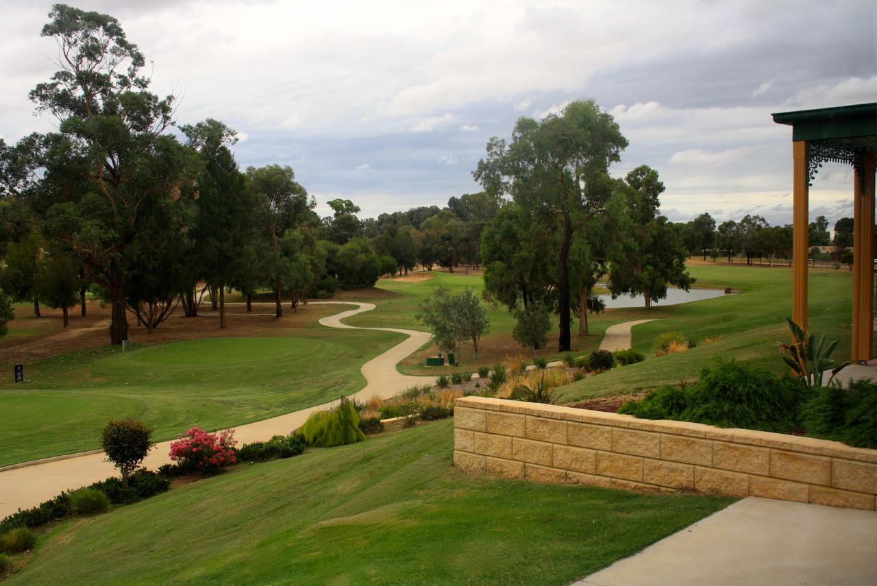 야랴원가 물와라 골프 클럽 리조트 야라웡가 외부 사진 The 18th hole at the Vines Resort and Country Club